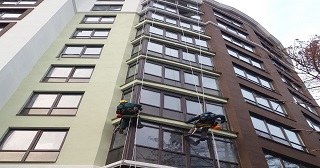 Установка крыши на балкон Мончегорск цена от 1050 руб. м/2.